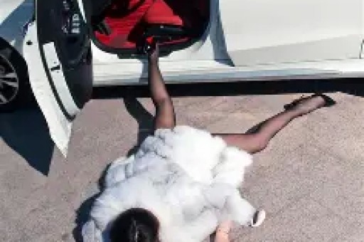 内娱1天4大瓜！顶流恋情、深夜泡酒吧、全身整容一个比一个离谱