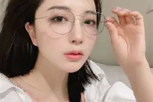 结婚几十年零绯闻看清何冰妻子是谁后才懂他为何不敢乱来